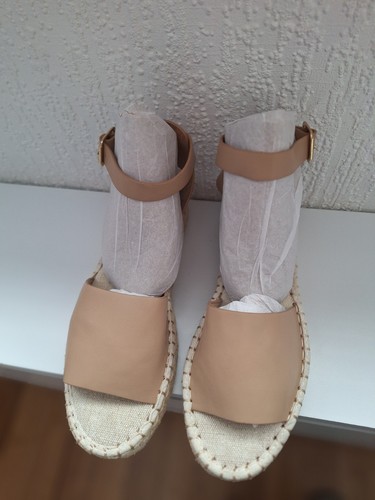 Ladies and sandals - size, 6