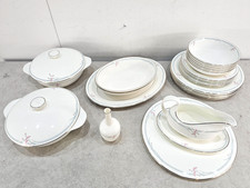 Royal Doulton 26 Piece Carnation H5084 6 Person Tableware Set