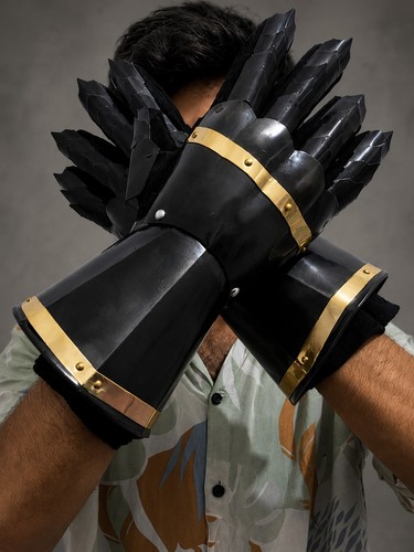 Black medieval gauntlets - black,