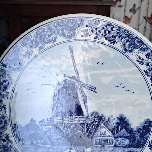 Delft blue hand - hand, painted