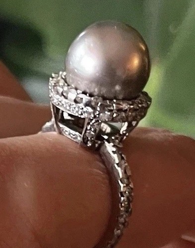 Stunning 18k solid - stunning,
