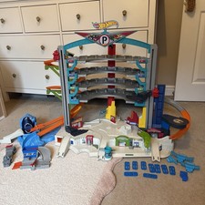 Hot Wheels - Ultimate Garage