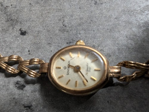 Vintage ladies sovereign - , 9ct