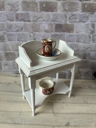 Dolls house scale - 1/12,