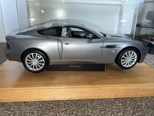 Kyosho 1/12 Scale Diecast 08603S Aston Martin V12 Vanquish 007 James Bond