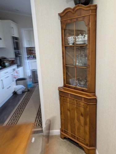 Corner cabinet yew wood - yew, glass