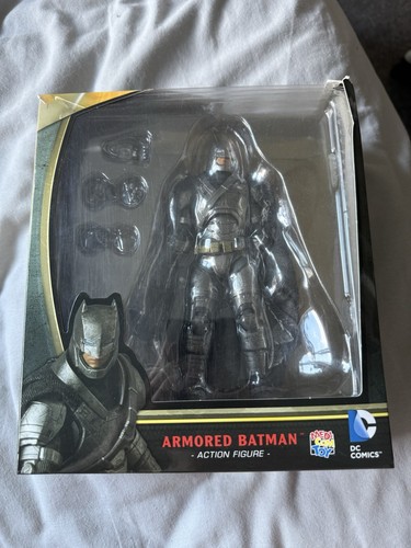 Mafex armored batman superman - armored,