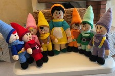 Snow White and her 7 friends
