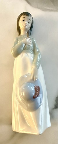 Ladro nao girl holding - holding, her