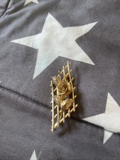 rose broach