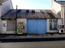 Photo 6x4 Old petrol pumps