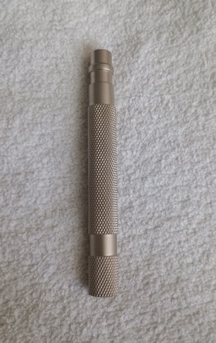 Knurled chrome razor handle - chrome,