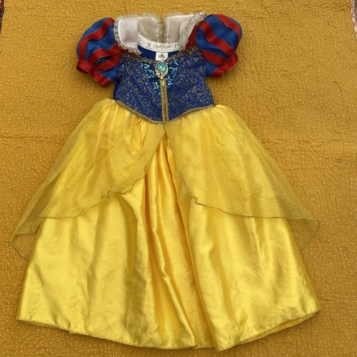 Disney store snow white - snow,