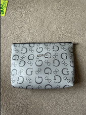GUESS MAKEUP BAG BLACK FRIDAY