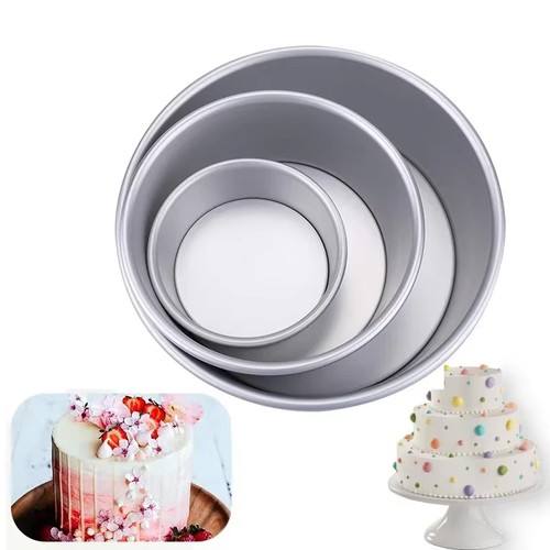 Round cake tin - cake, with