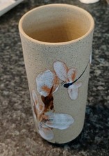FINE DRAGONFLY STUDIO POTTERY STONEWARE VASE, A & L NEWTON, CYLINDRICAL. 19 CMS.