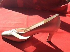 Magrit ivory pearlised leather