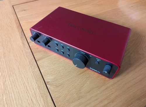 Focusrite scarlett 2i2 - focusrite, 4th