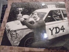 ROGER GILL AUTOGRASS   RACING CAR    VINTAGE  PRESS  PHOTOGRAPH  23/20  CM  M26