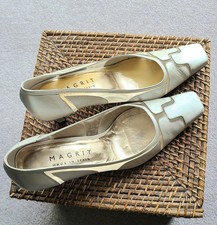 Pearly cream leather dress shoes by Spanish designer Magrit.  Size 39.5/6.5
