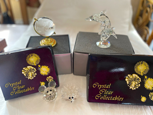 Crystal clear collectables - clear,