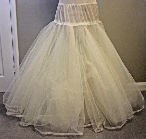 Hooped petticoat white net for