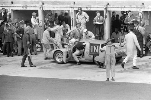 Dan gurney bonnier porsche - gurney,