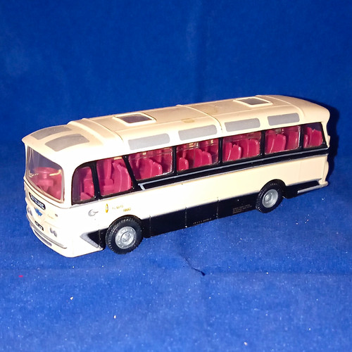 White black coach - &,