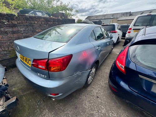 Lexus 250 2005 breaking - is,