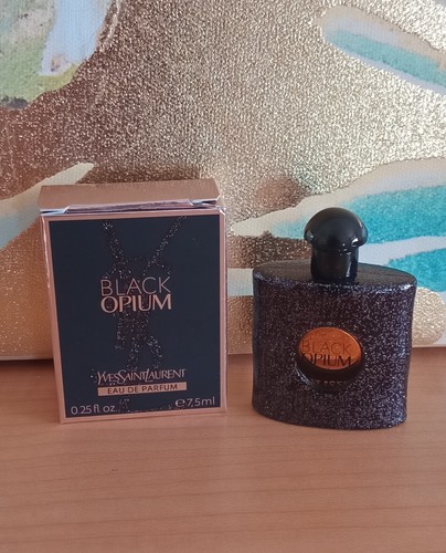Ysl black opium eau - black,