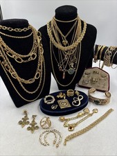 JOB LOT x 40 VINTAGE & MODERN GOLD TONE COSTUME JEWELLERY