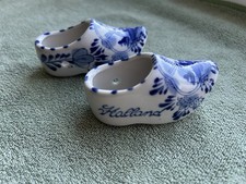 delft blue and white pottery