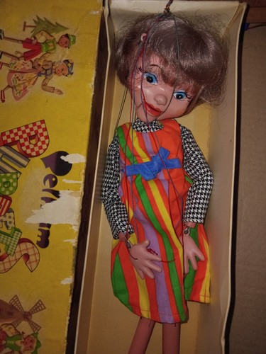 Pelham puppets open - -,
