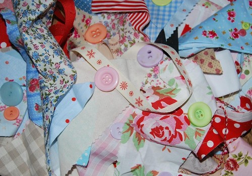 Mixed fabric scraps includes - mixed,