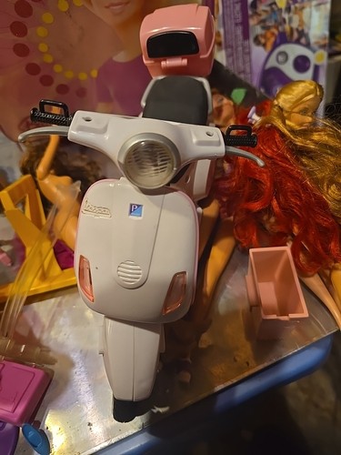 Barbie scooter vespa - barbie,