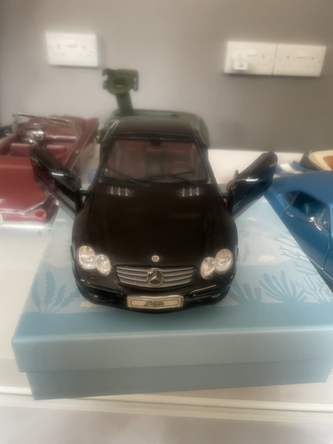 Scale mercedes benz - 1:18,