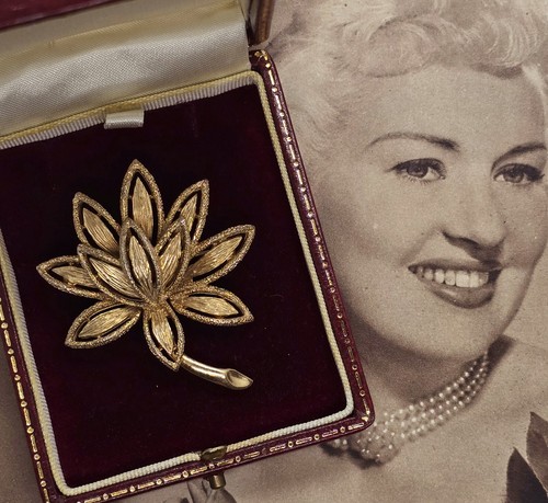 Vintage brooch avon 60s lotus - brooch,