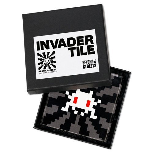 Space invader black tile - space,