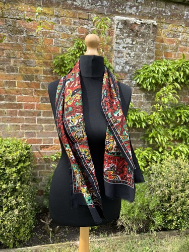 Vintage black patterned neck - black,