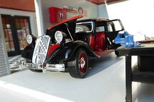 1:24 Citroen 15CV TA 1938 Red Detailed Burago Diecast Vintage scale Model Car