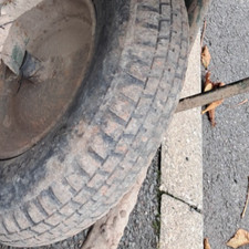 Wheelbarrow 120 L .light strong galvanised with Pneumatic Tyre.