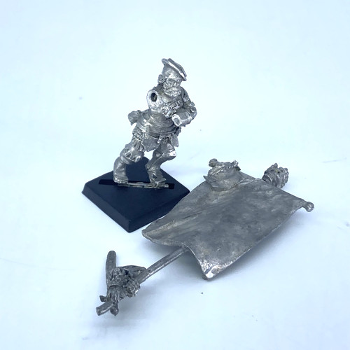 Greatsword standard bearer - standard,