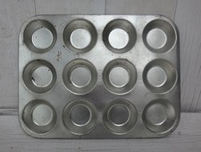 Vintage Skyline Bun / Cake Baking Tin 12 Hole