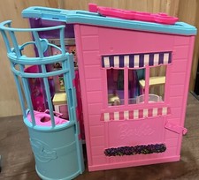 Barbie Folding Pet Care Center