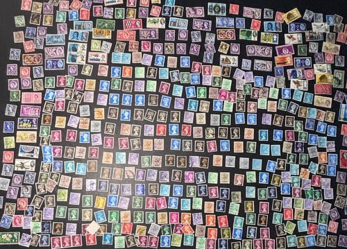 Over 450 used qe11 stamps - gb,
