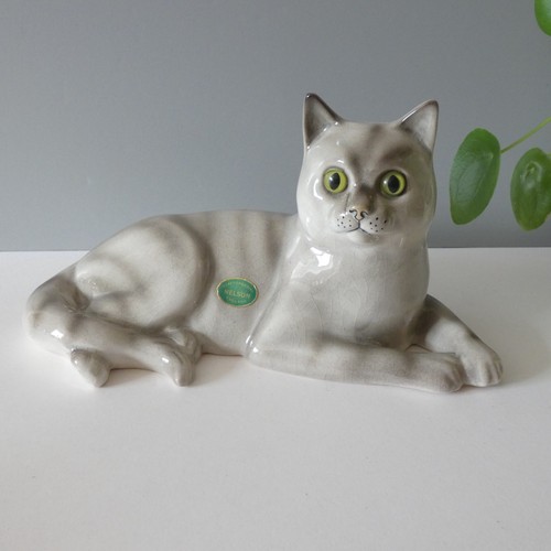 Vintage large cat figurine - large,