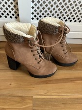 BRAND NEW Fur Lined Chunky