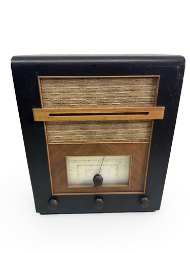 1940s wooden cased valve radio