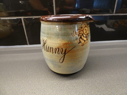 Chelsea studio pottery hunny - chelsea, "hunny"