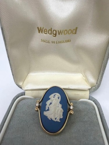 Wedgewood jasperware brooch - wedgewood,